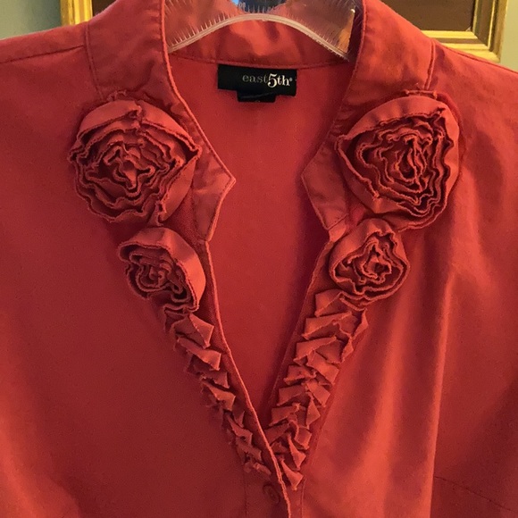 East 5th button up top with fabric rose design L - Picture 4 of 12
